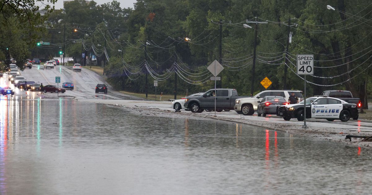 Jenkins ogłasza stan katastrofy, gdy ulewne deszcze i gwałtowne powodzie uderzyły w D-FW