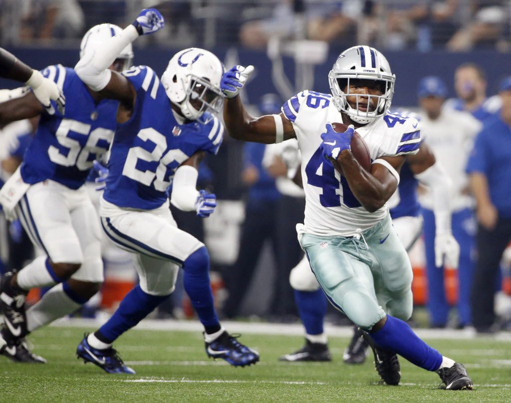 Dallas Cowboys running back Alfred Morris (46) runs up the field during the first half of a...