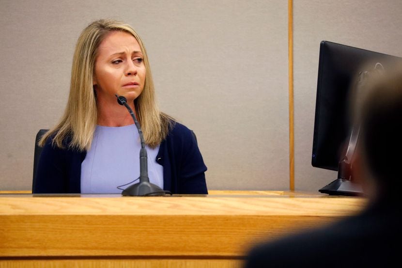 La ex policía Amber Guyger, de 26 años, lloró durante su interrogatorio. "Lo siento mucho",...