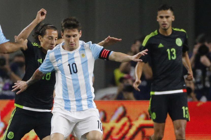 Lionel Messi y Argentina enfrentaron a México en septiembre de 2015 en Arlington. Foto AP
