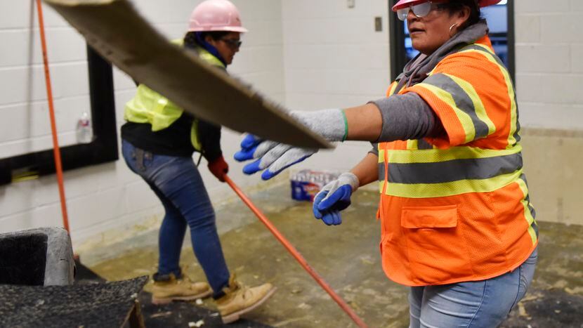 Dallas: contratan a más mujeres en área de construcción combatir escasez