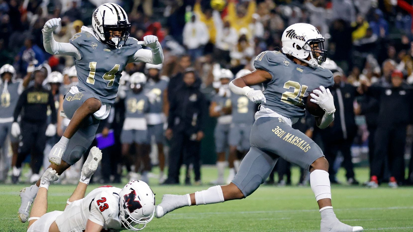 South Oak Cliff running back Danny Green (21) races to the end zone for the go-ahead score...