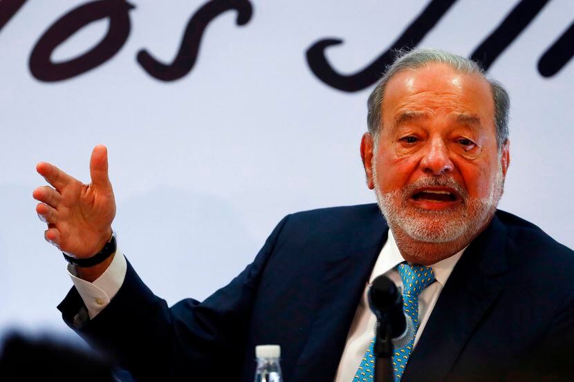 El multimillonario mexicano Carlos Slim ofrece una conferencia de prensa en la Ciudad de...