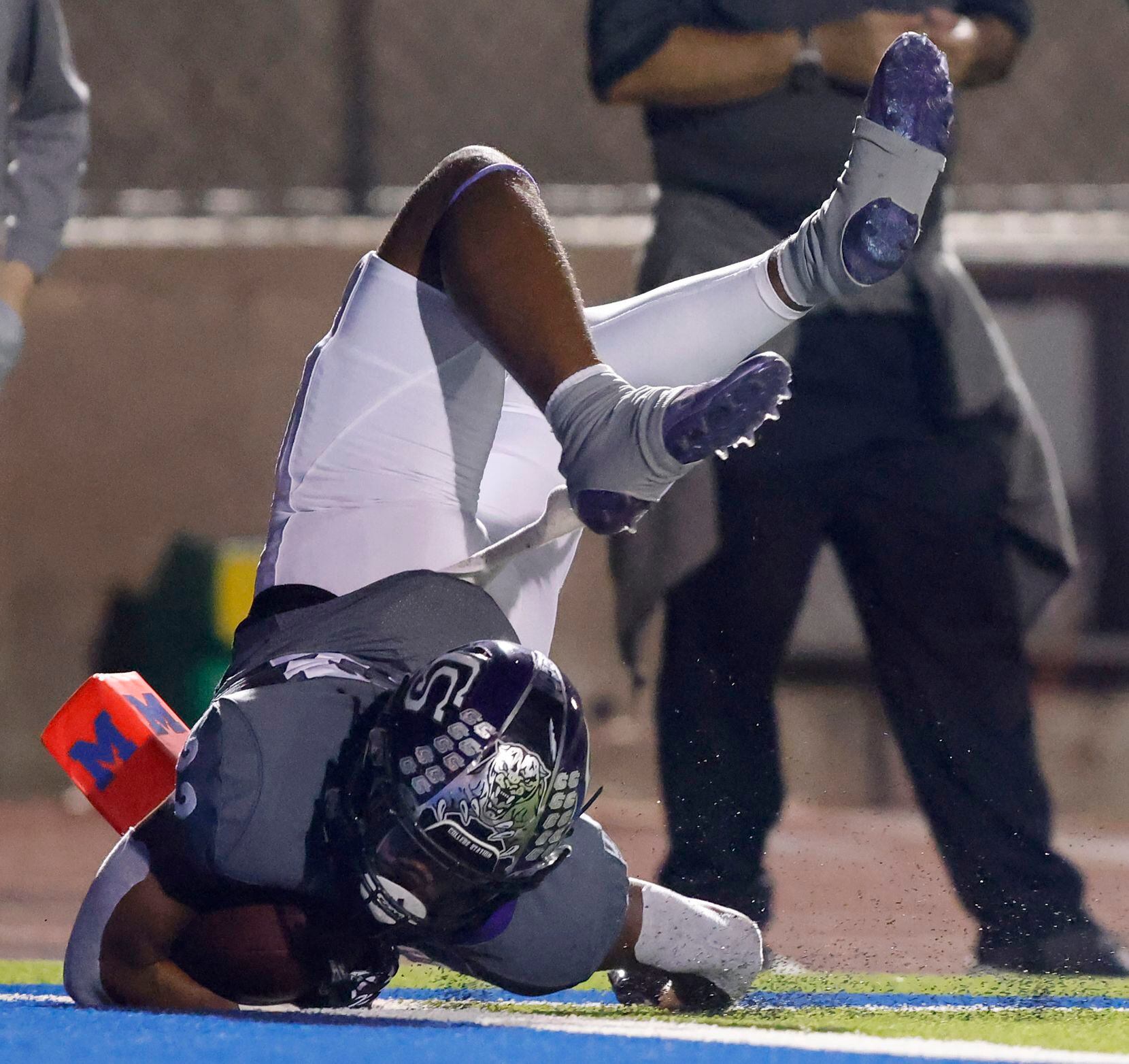 College Station running back Nate Palmer (22) dives for a potential first quarter touchdown...