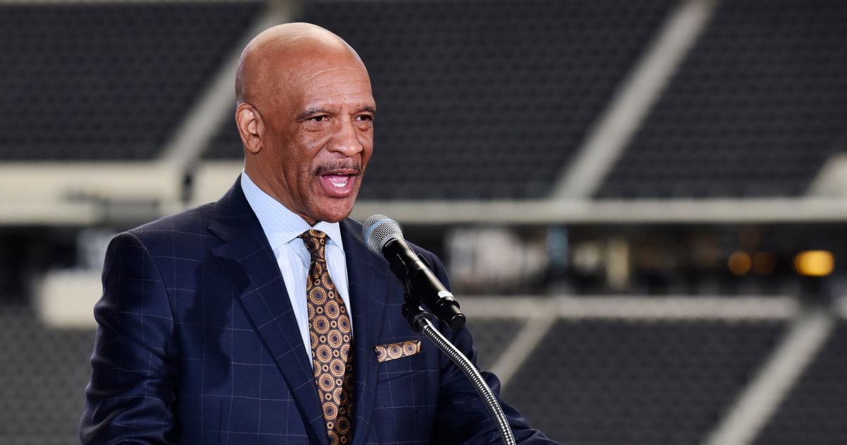 Dallas Cowboys great Drew Pearson pushes for vaccinations on Pine Bluff  visit