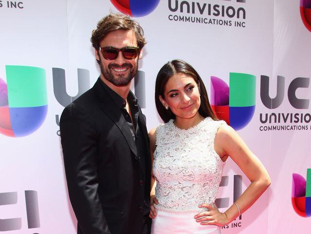 El protagonista de “Lo Imperdonable” confirmó su relación con la actriz mexicana. 
