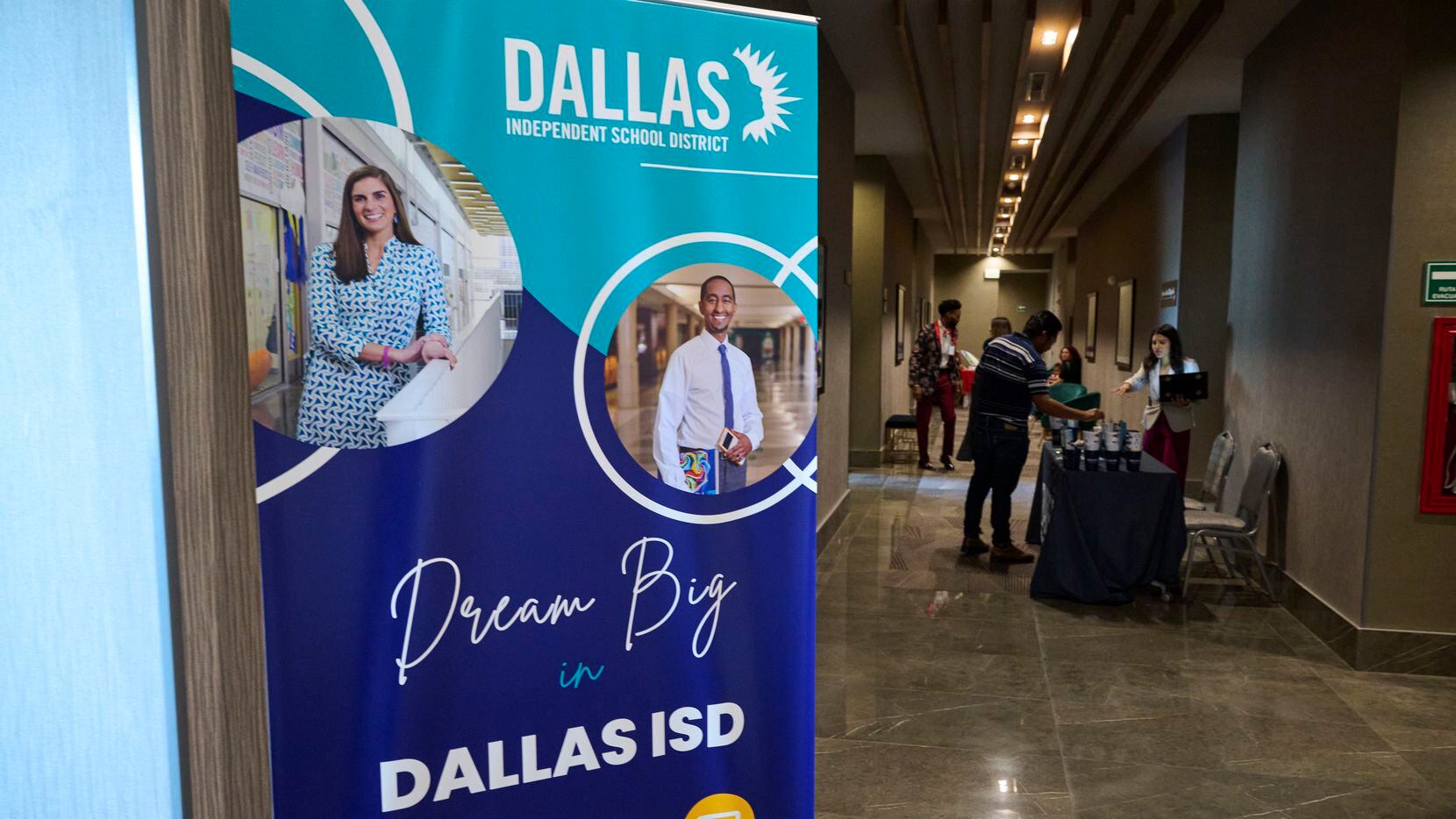 Dallas ISD organizó una primera feria de trabajo en persona en Monterrey, México, este...