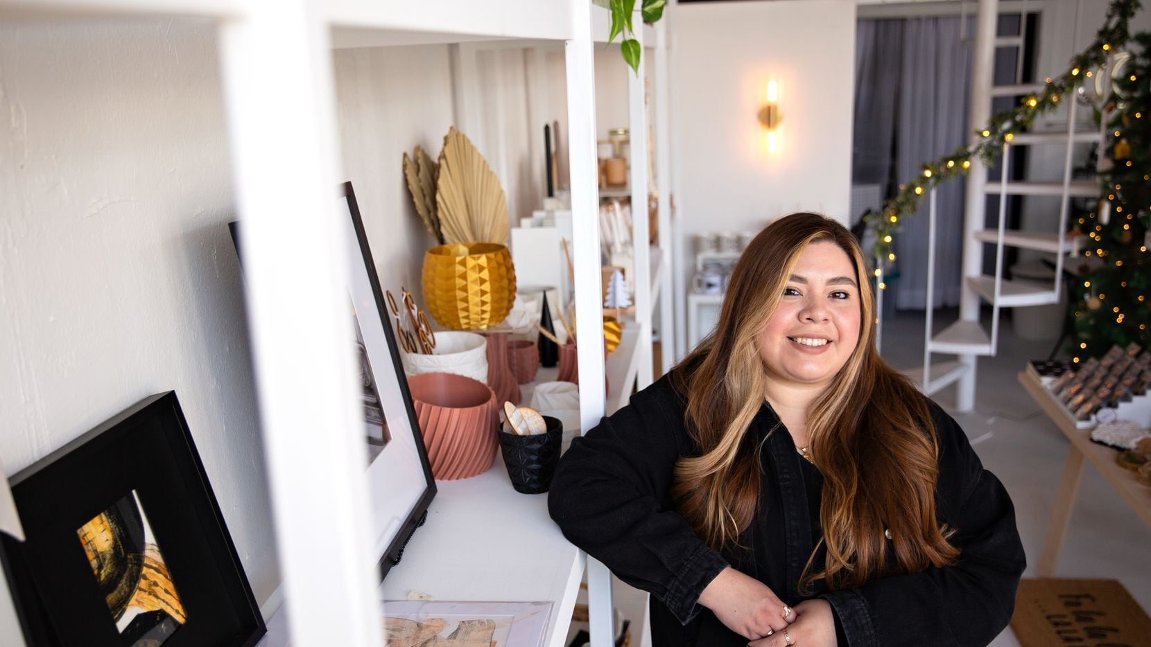 Yesenia Hernández es una de varios dueños de pequeños negocios que están promoviendo el...