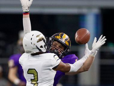 Liberty Hill defensive back Carlton Schrank (23) breaks up a pass intended for South Oak...