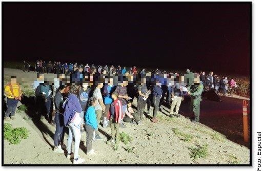 Un grupo de 110 migrantes indocumentados fue detectado cerca del poblado La Grulla, en...
