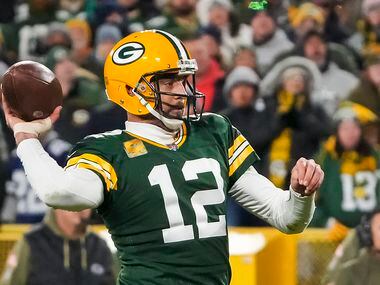 Green Bay Packers quarterback Aaron Rodgers (12) throws a 7-yard touchdown pass to wide...