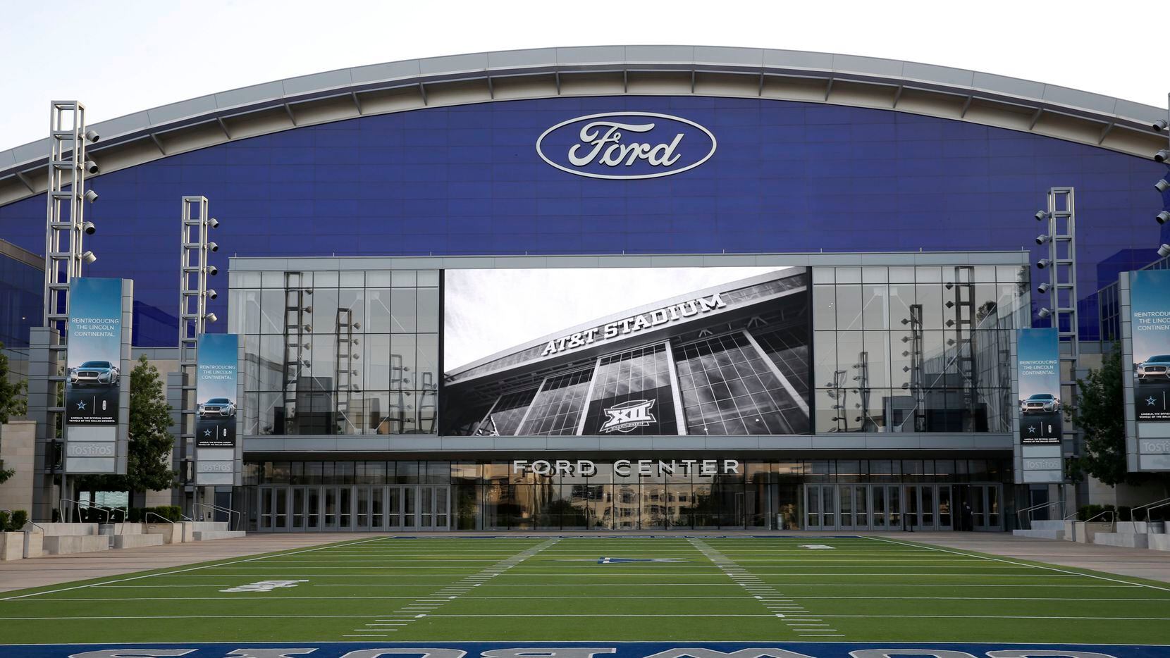 La pantalla gigante del Tostitos Championship Plaza pasará el juego de Dallas Cowboys vs. Washington Redskins, el domingo.
