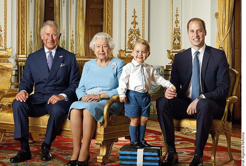 La corona real lanzó estampillas del 90 aniversario de la reina Isabel II, que fueron...