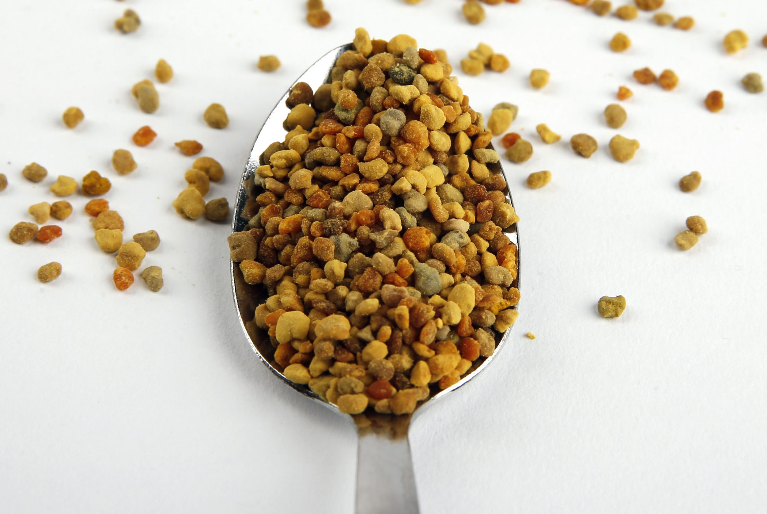 Should you add bee pollen to your smoothies? Here's what you need