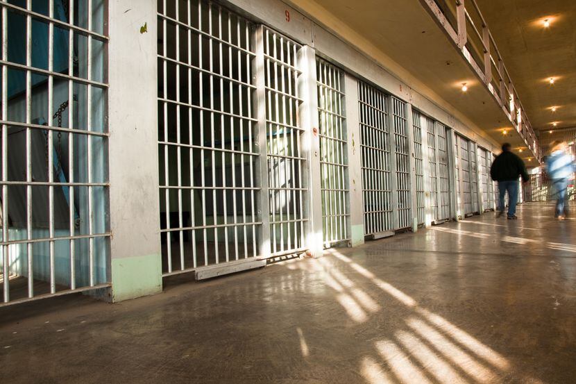 Dos hombres fueron condenados a pasar varios meses en una prisión federal por conspirar para...
