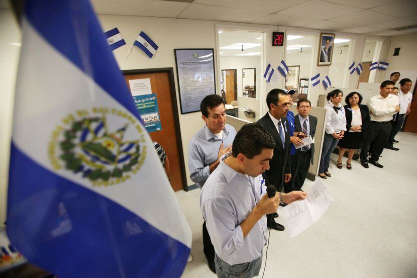 El Consulado General de El Salvador en Dallas anunció la suspensión de actividades a partir...