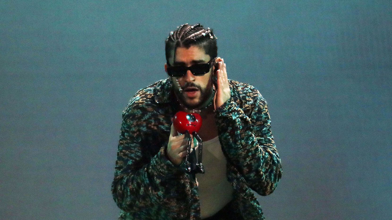 El rapero puertorriqueño Bad Bunny en el escenario del AT&T Stadium durante su gira World’s...