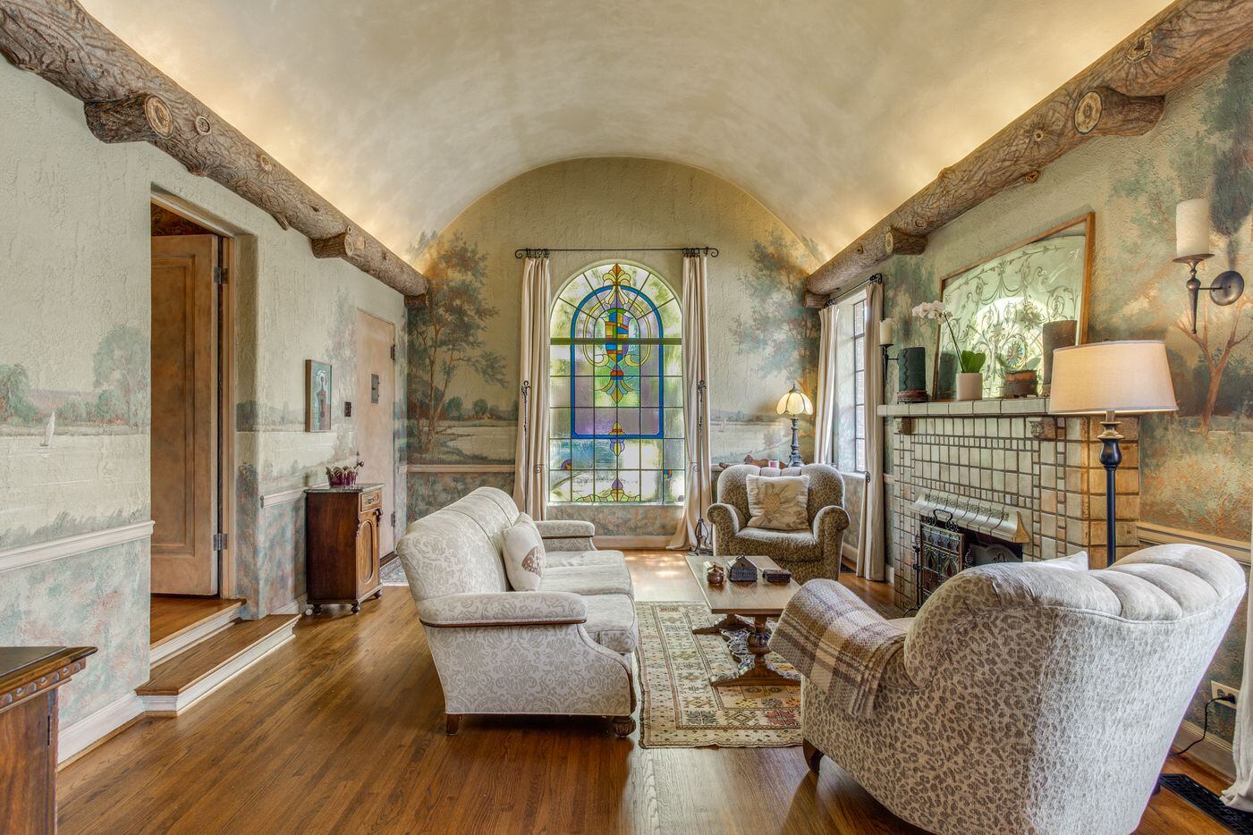 Take a look at this historic Hollywood Heights home at 802 Clermont Ave. in Dallas.