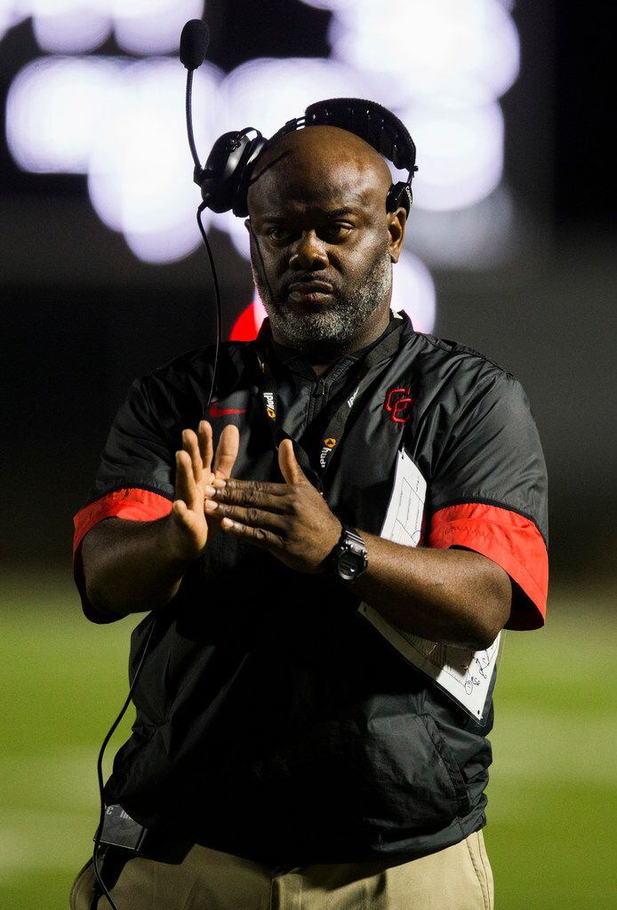 Carter head coach Patrick Williams Sr. calls a time out during the fourth quarter of a 4A...
