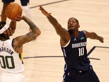 Dallas Mavericks forward Dorian Finney-Smith (10) attempts to disrupt a shot from Utah Jazz...