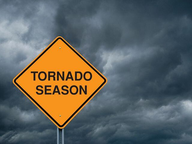 Tome precauciones durante la temporada de tornados en su zona.