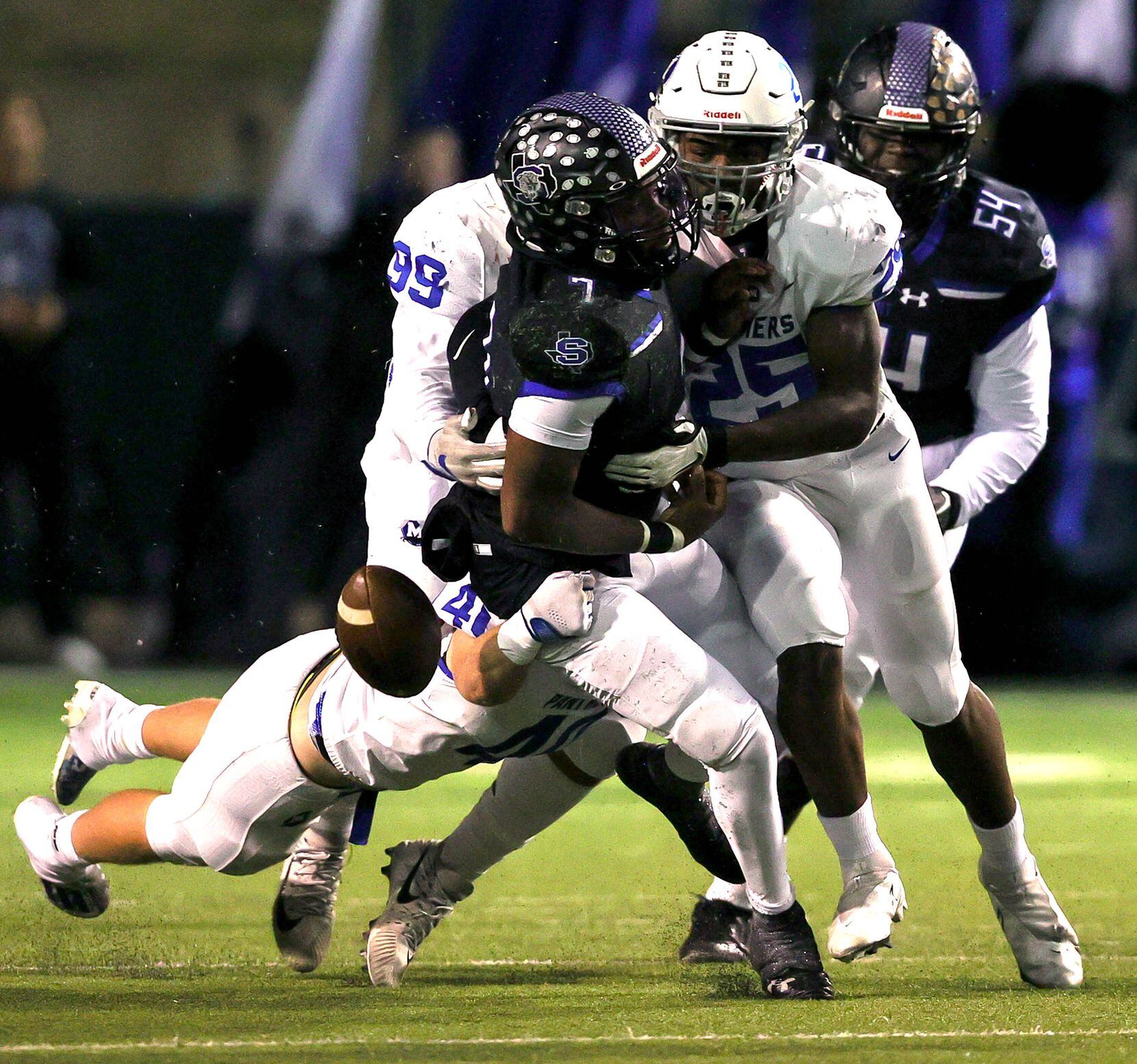 Mansfield Summit quarterback David Hopkins (7) fumbles the ball against Midlothian during the first half of the 5A Division I Region I semifinal high school football playoff game played on November 26, 2021 at Gopher-Warrior Bowl in Grand Prairie.  (Steve Nurenberg/Special Contributor)