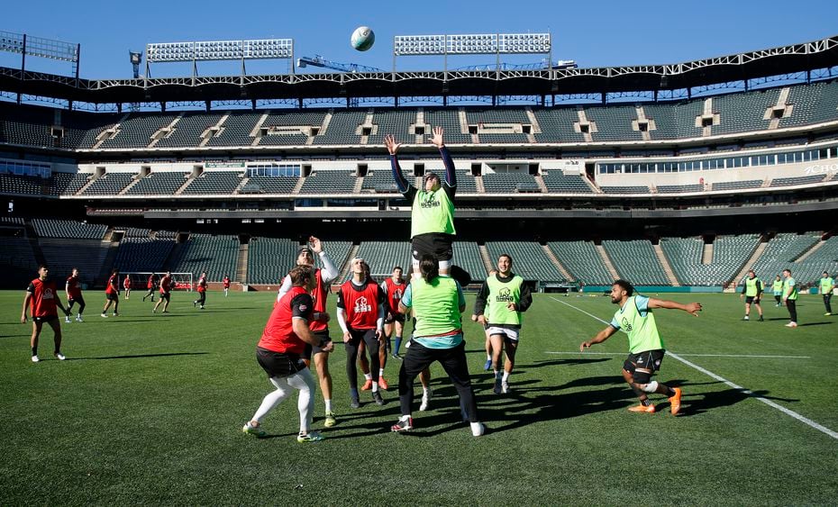 Dallas Jackals rugby players play a throw-in during practice at Choctaw Stadium in...