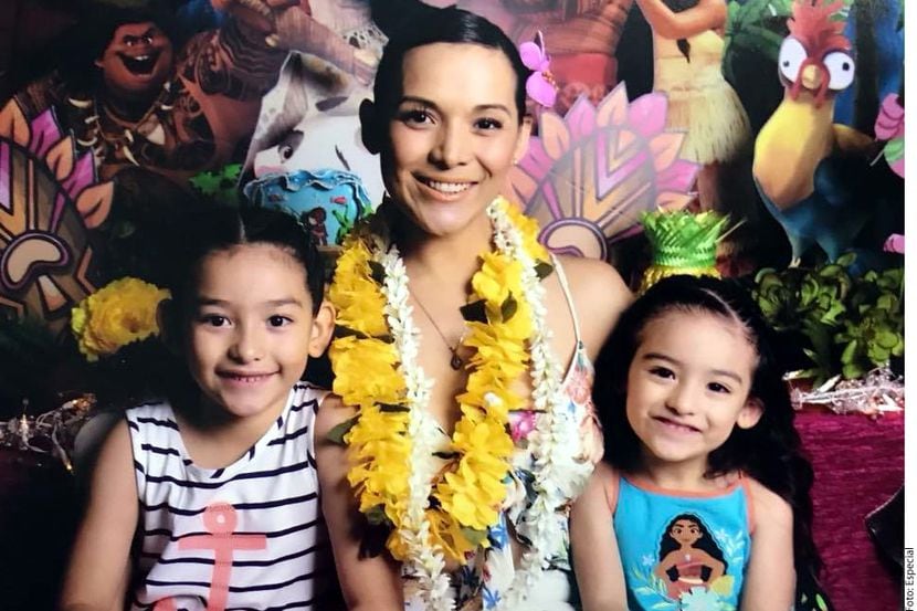 Karla Luna junto a sus hijas./AGENCIA REFORMA
