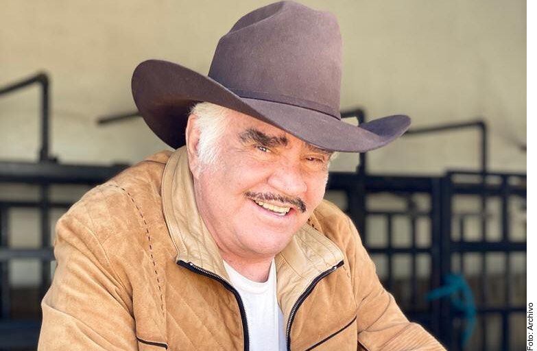 El Charro de Huentitán", Vicente Fernández, se lastimó las cervicales, por lo que tuvo que...