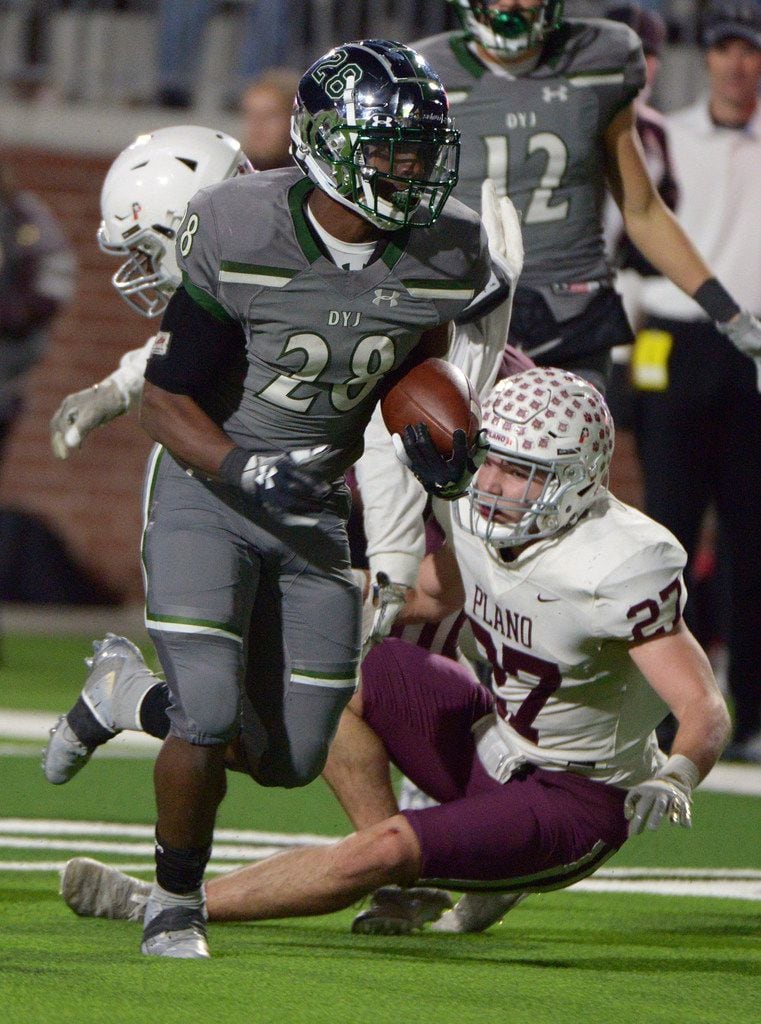 Prosper's JT Lane runs for a touchdown past Plano's Cody Crist (27) in the first half of a...