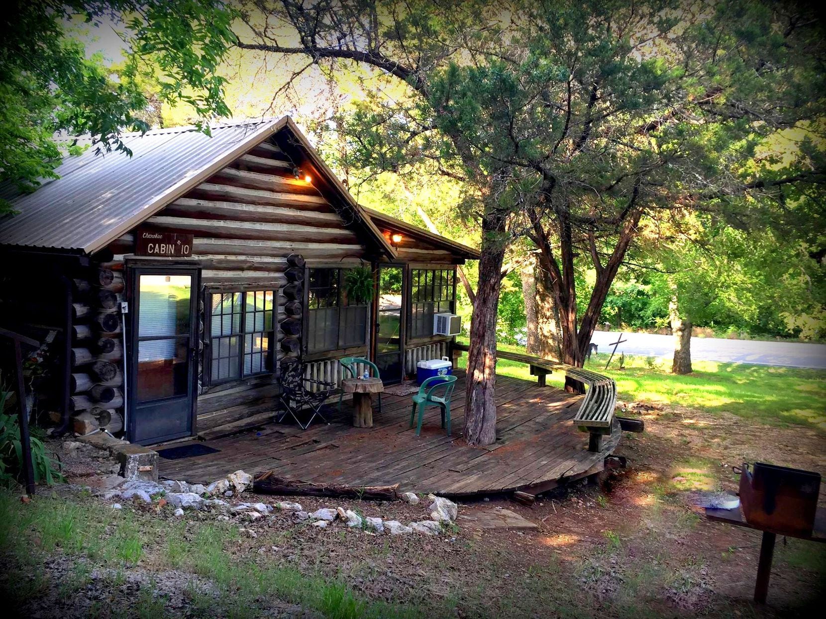 A stay at one of Cedarvale Mountainside Cabins’ 19 units offers an opportunity to explore the Oklahoma wilderness.