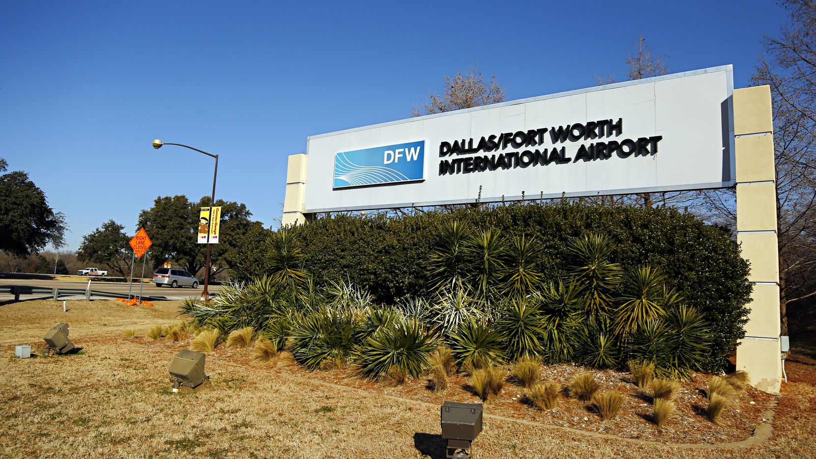 Main sign to the South Entry of Dallas/Fort Worth International Airport