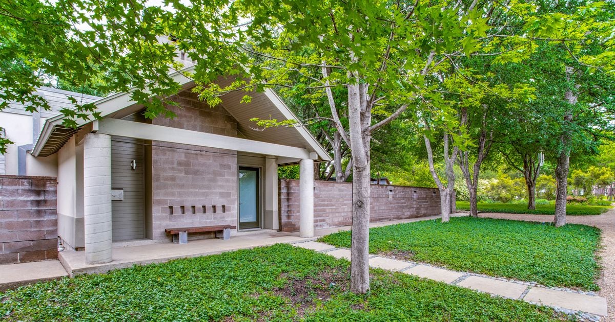 This three-bedroom Dallas home has a separate art studio and apartment