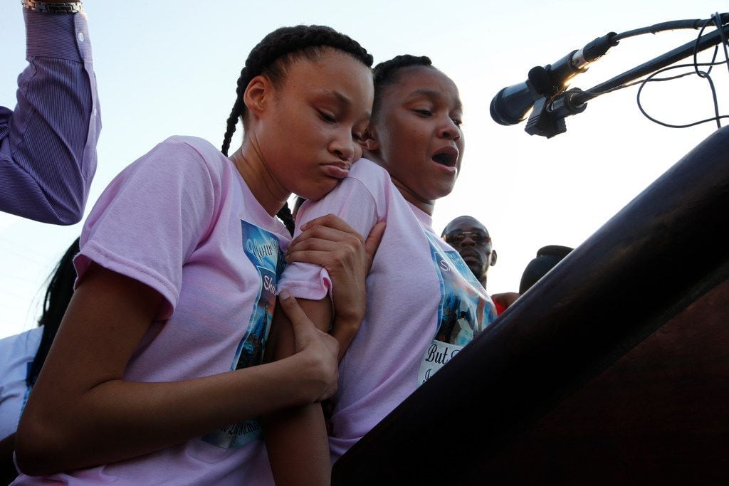 Shavon Randle's sisters Kayla Randle (right), and Shiniece Richards, spoke during a vigil for their sister in July 2017.