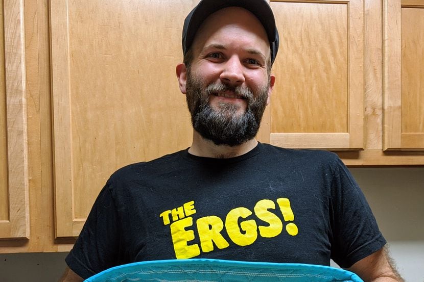 John Flynn de Baltimore hace galletas para la competencia de horneado casero llamado "The...
