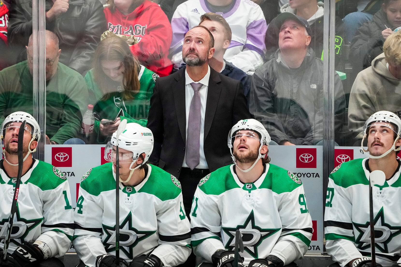 Dallas Stars head coach Pete DeBoer looks up at the scoreboard during the third period of an...
