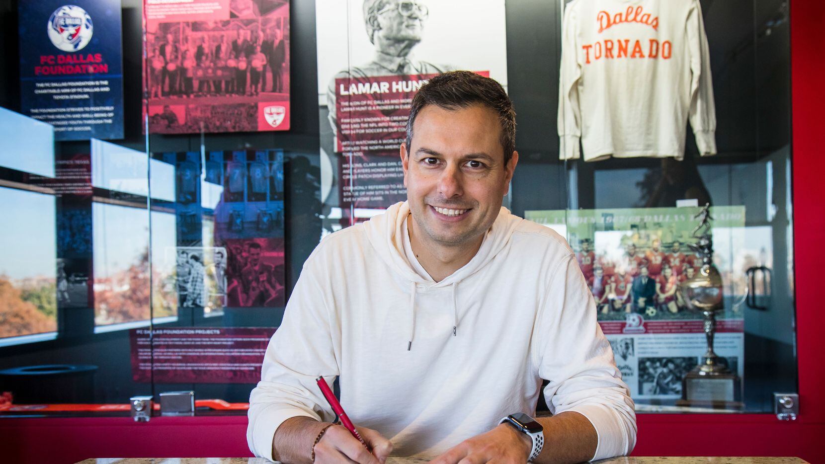 Nico Estevéz firmó su contrato para ser el nuevo entrenador del FC Dallas de la MLS.