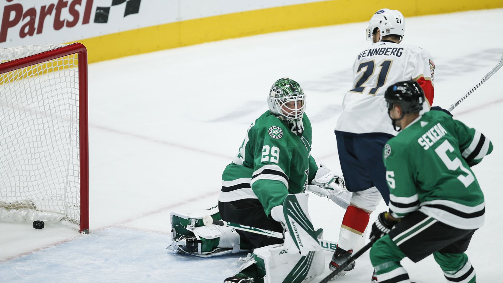 Florida Panthers forward Alex Wennberg (21) screens Dallas Stars goaltender Jake Oettinger (29) allowing Florida Panthers forward Jonathan Huberdeau to score during the first period of an NHL hockey game in Dallas, Sunday, March 28, 2021.