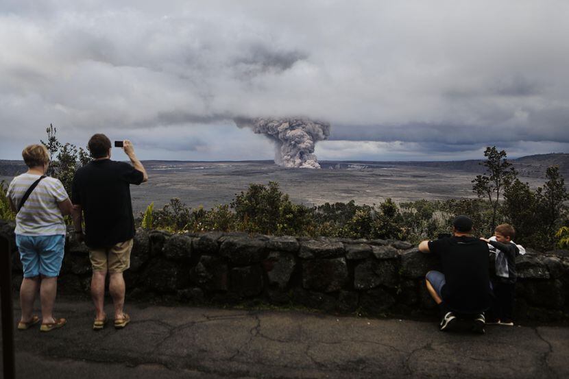El volcan Kilauea en el Hawaii Volcanoes National Park emite gases tóxicos desde hace...