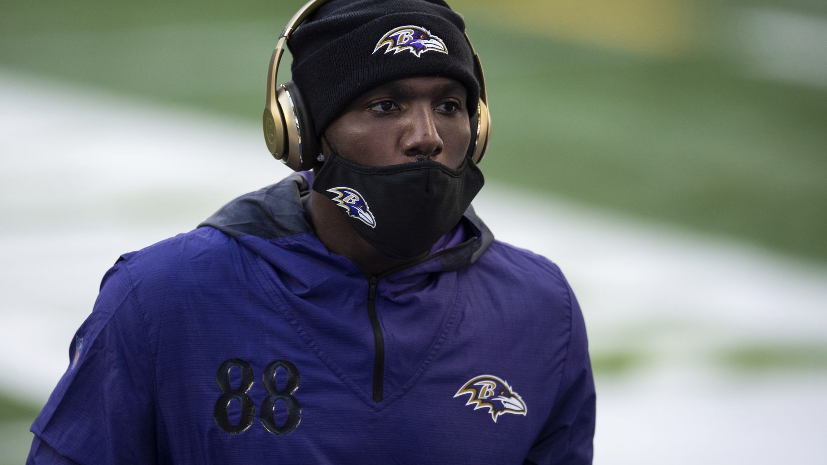 Baltimore Ravens wide receiver Dez Bryant (88) warms up before the NFL football game between...
