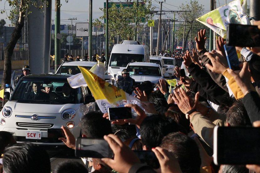 La gente en Ciudad de México se despidió del Papa, que viajó a Ciudad Juárez el miércoles....