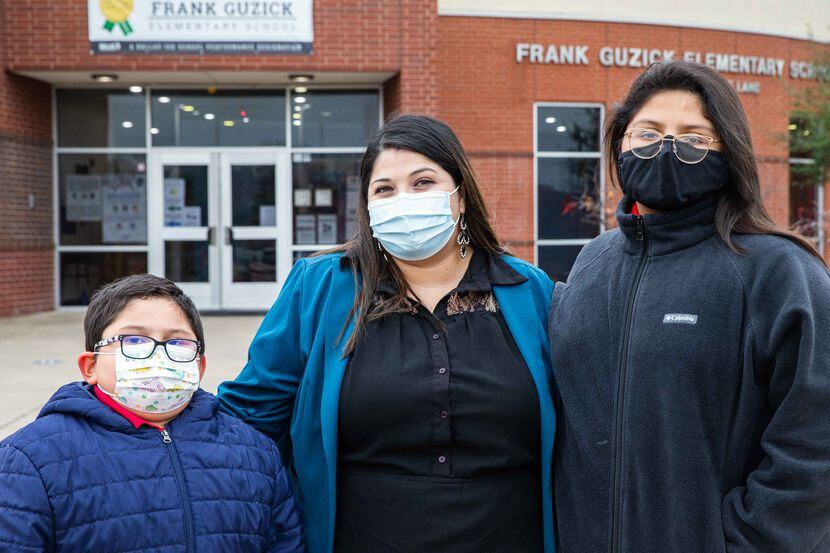 Rosa Mendoza with her two children, David Sanroman, 7, and Miah Rivera-Mendoza, 10, at Frank...