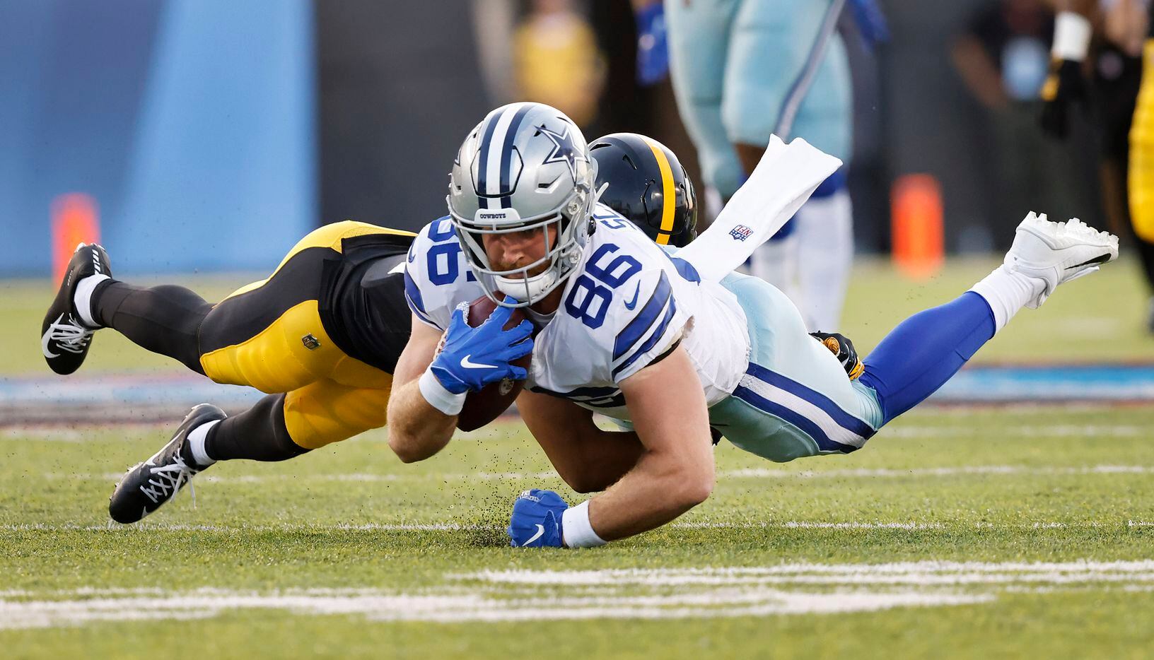 Dallas Cowboys tight end Dalton Schultz (86) dives for extra yards after a first quarter...