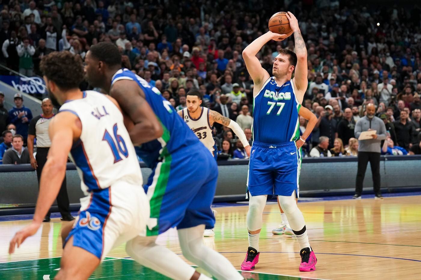 Dallas Mavericks guard Luka Doncic (77) misses a free throw in the final seconds of a...