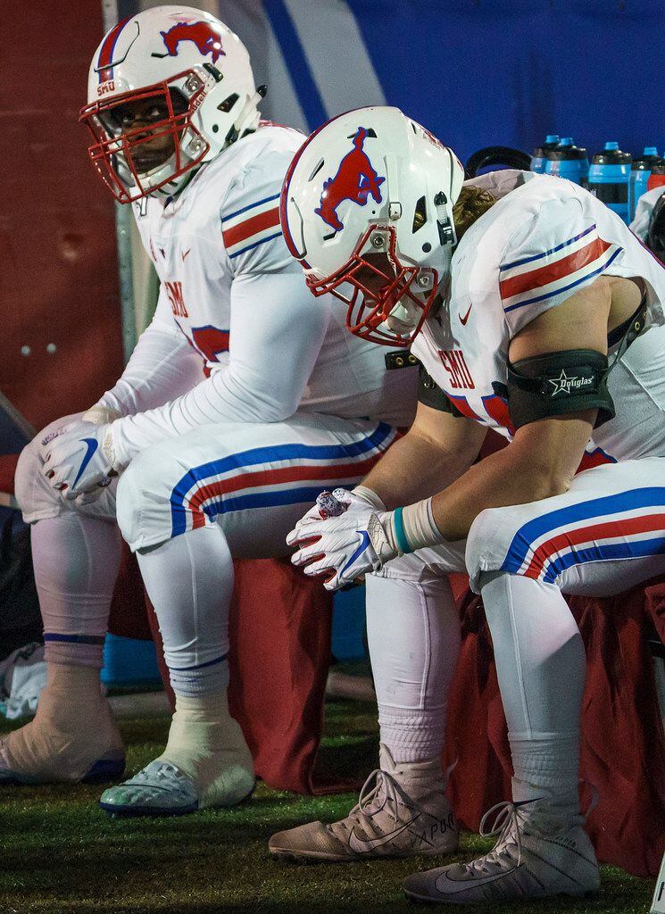 SMU players sit on the bench during the final minute of a loss to Memphis in an NCAA...