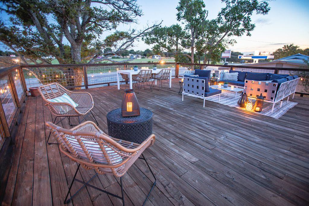 The deck at Stonewall Motor Lodge is a communal gathering space.