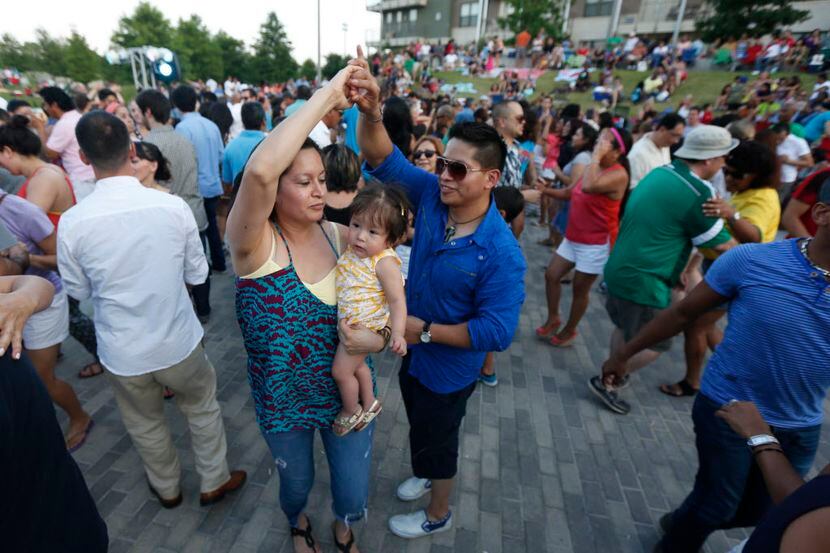 Festival de Salsa en el Vitruvian Park es uno de los eventos de este fin de semana en el...