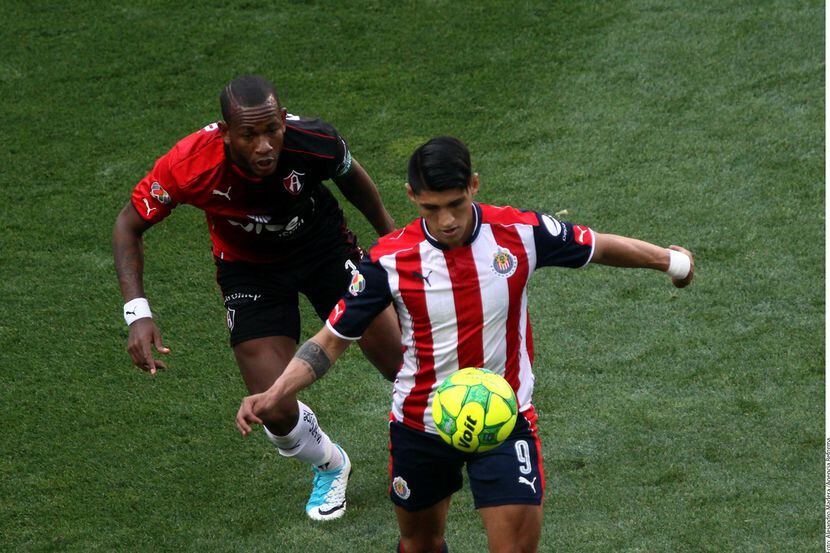 Alan Pulido y las Chivas están en semifinales del Clausura MX. Foto AGENCIA REFORMA
