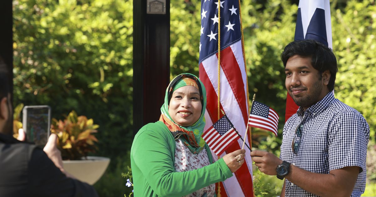 Valenzuela takes oath, officially a US citizen