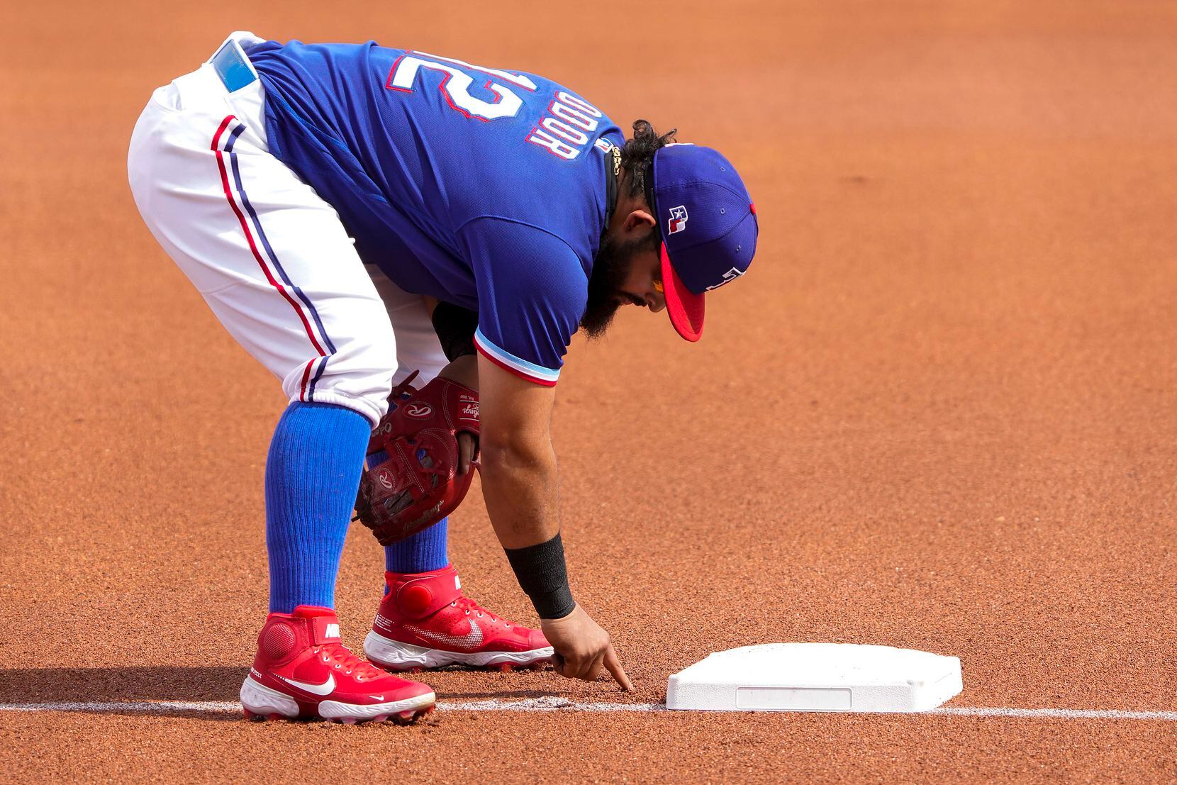 Montgomery sparkles, Rangers beat sloppy Rays ALWCS opener